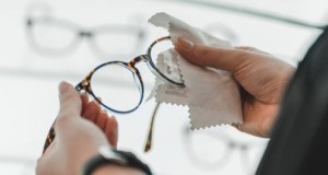 Hvordan man rengør briller