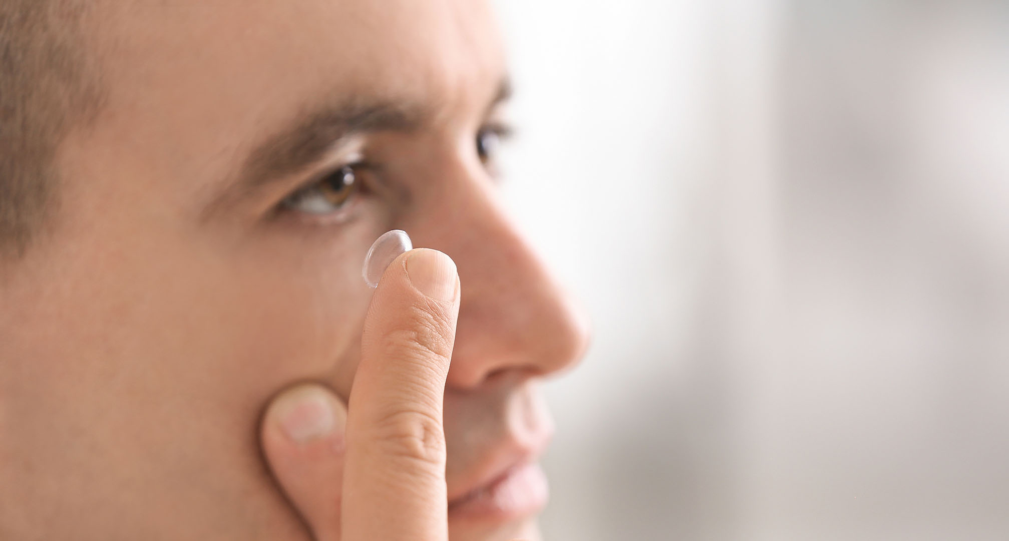 Er det sikkert at bære kontaktlinser hver dag?